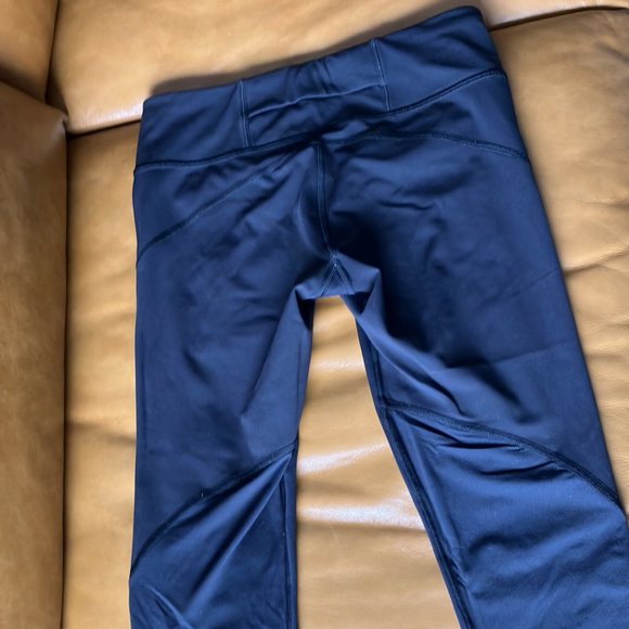 Lululemon Black Crops, 4 - Picture 2 of 7